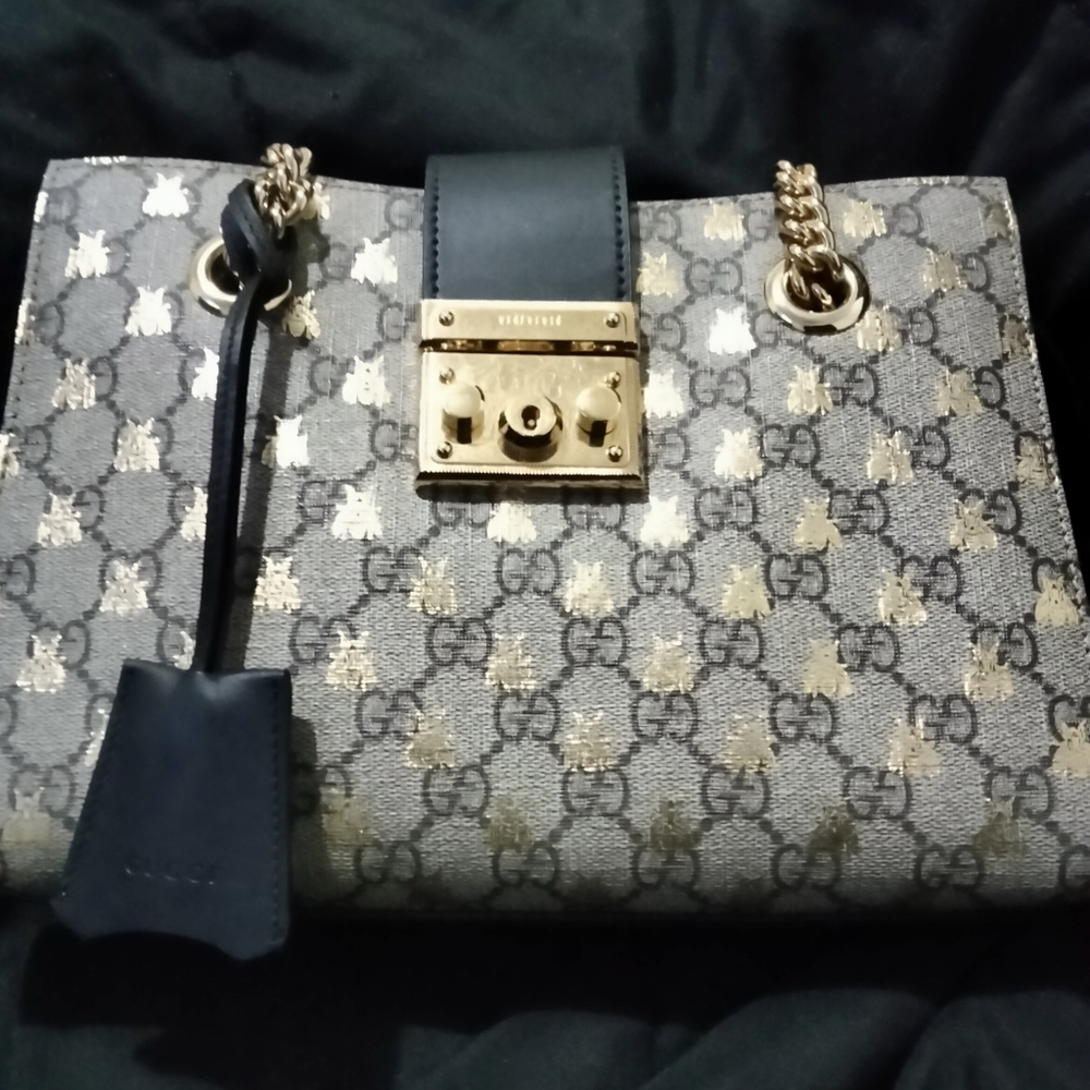 Gucci medium padlock bee tote